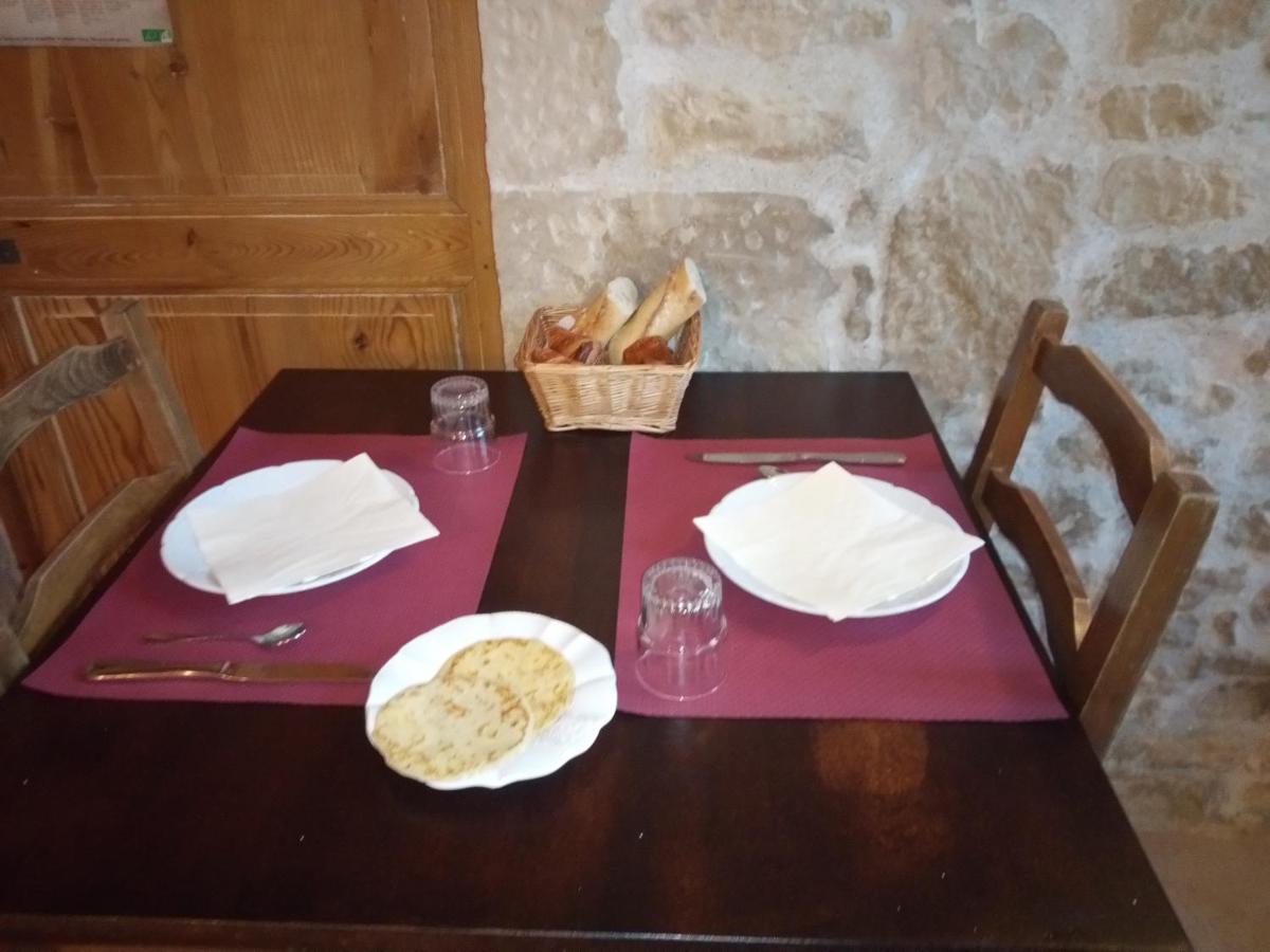 Hotel Du Donjon Aulnay  ภายนอก รูปภาพ