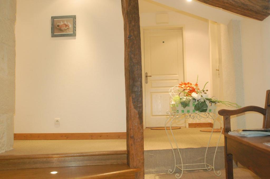 Hotel Du Donjon Aulnay  ภายนอก รูปภาพ