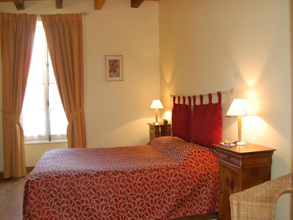 Hotel Du Donjon Aulnay  ภายนอก รูปภาพ