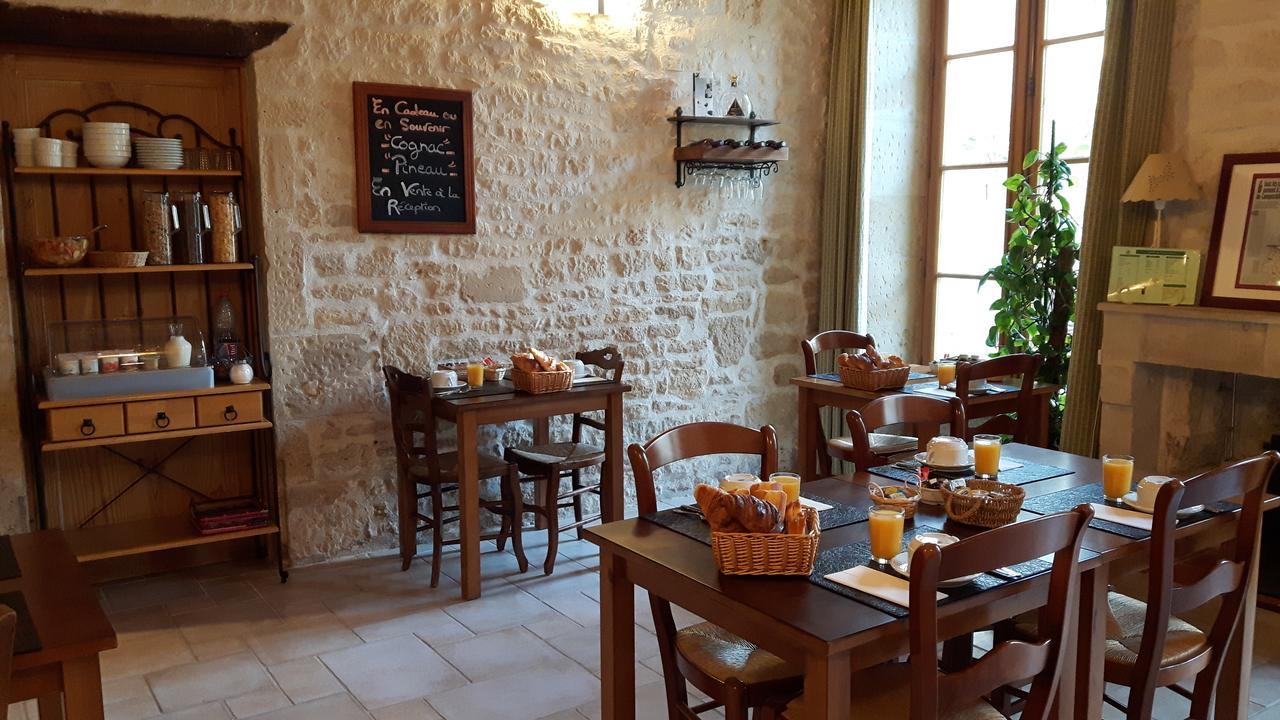 Hotel Du Donjon Aulnay  ภายนอก รูปภาพ
