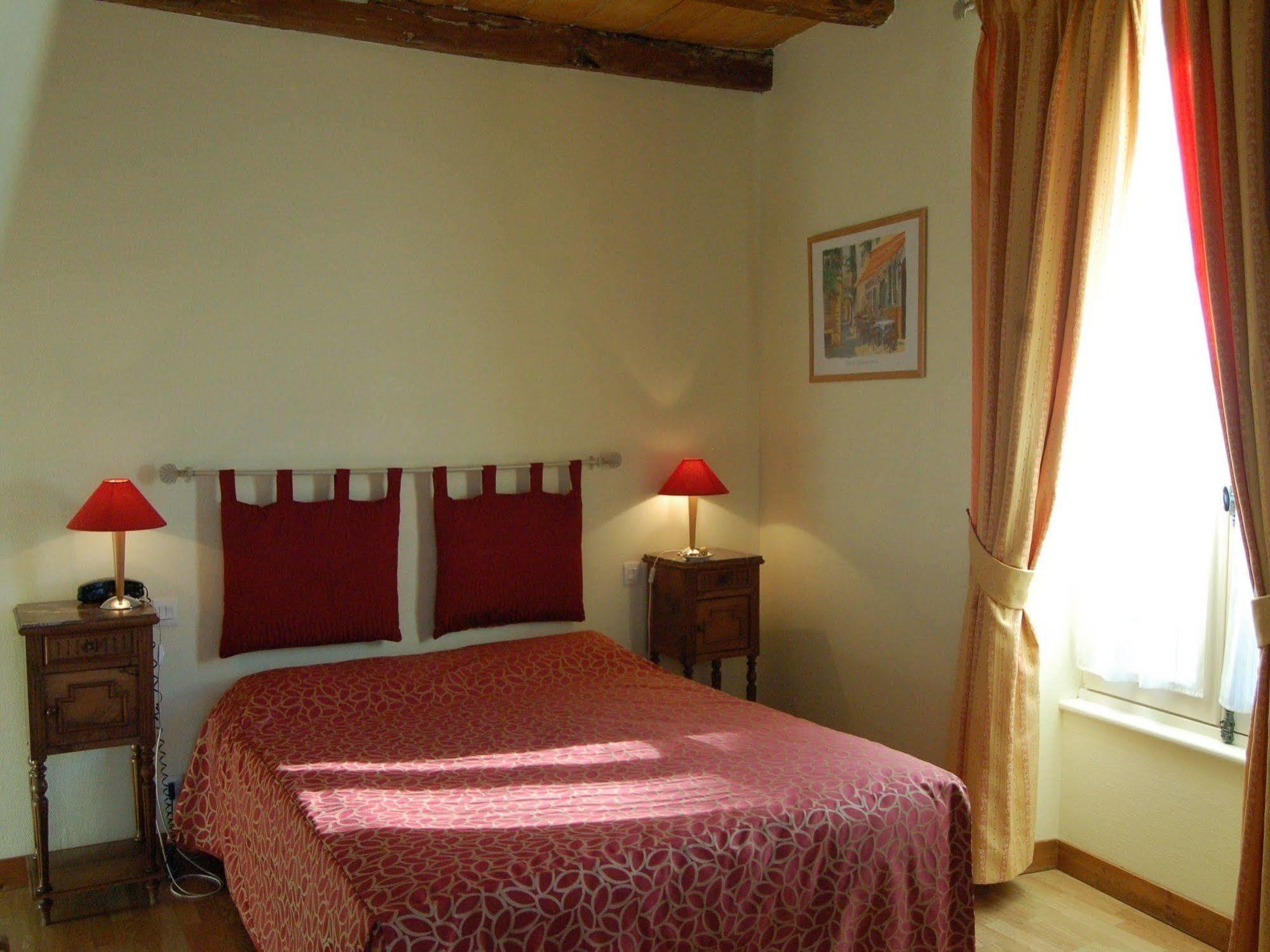 Hotel Du Donjon Aulnay  ภายนอก รูปภาพ