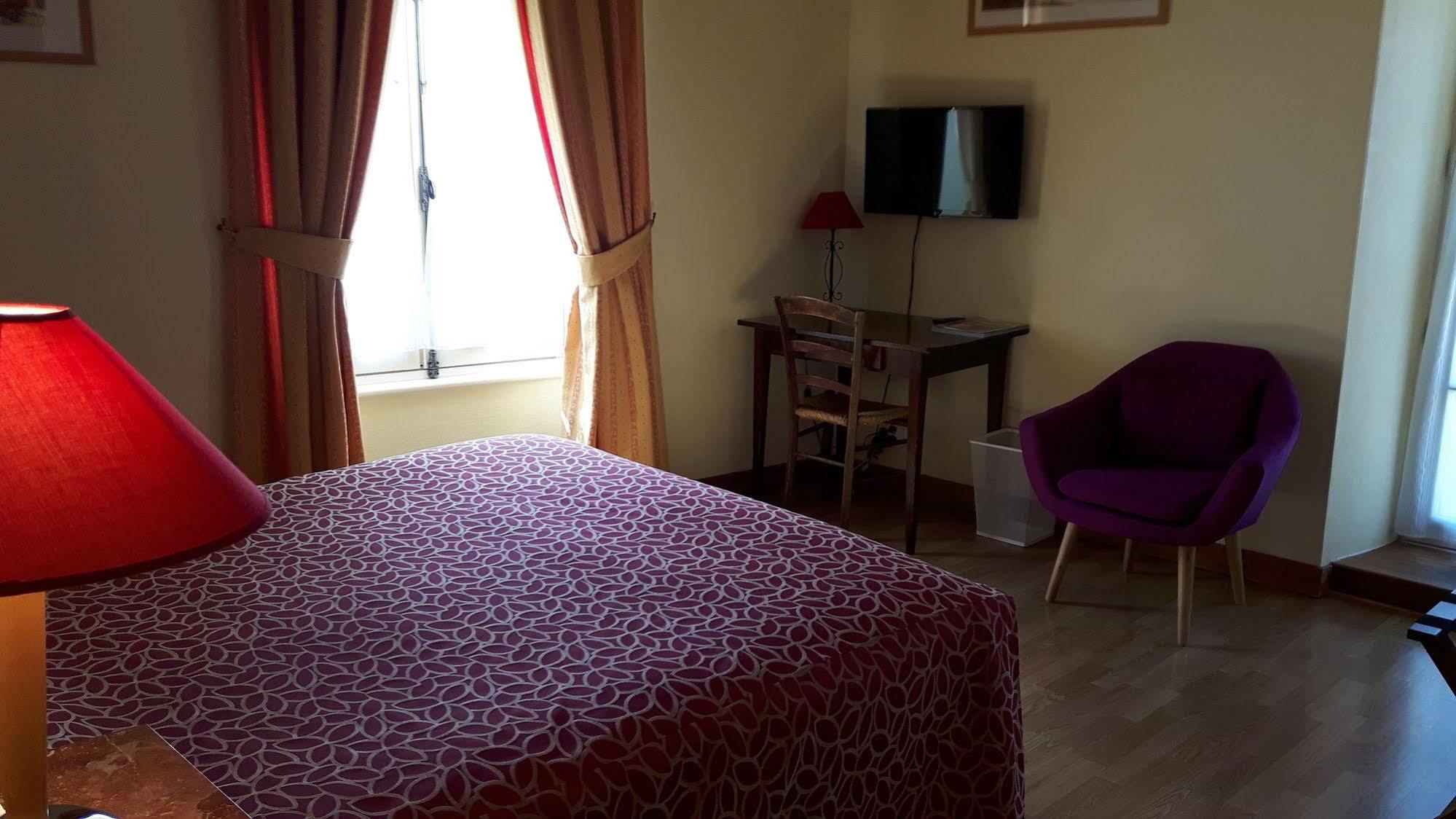 Hotel Du Donjon Aulnay  ภายนอก รูปภาพ